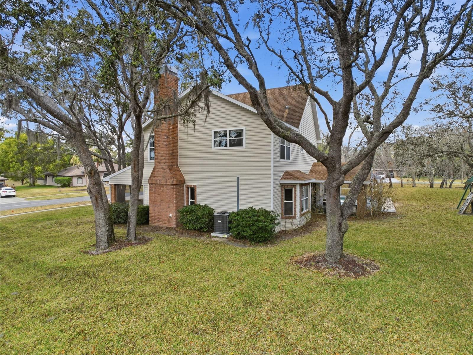 Listing photo id 44 for 132 Forest Wood Court