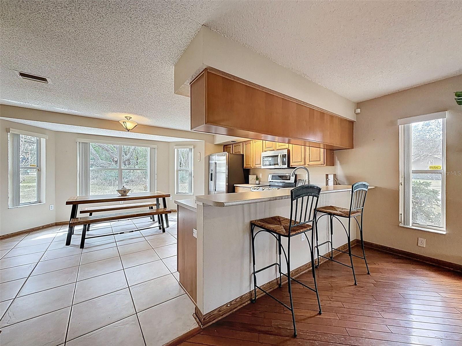 Listing photo id 4 for 132 Forest Wood Court