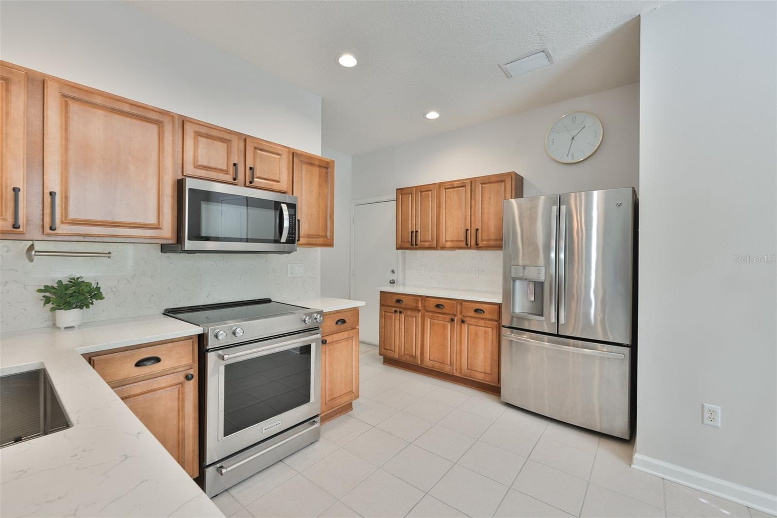 Listing photo id 11 for 4611 Barnstead Drive