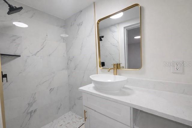 Image 17 of 23 For 12229 Bear Claw Loop