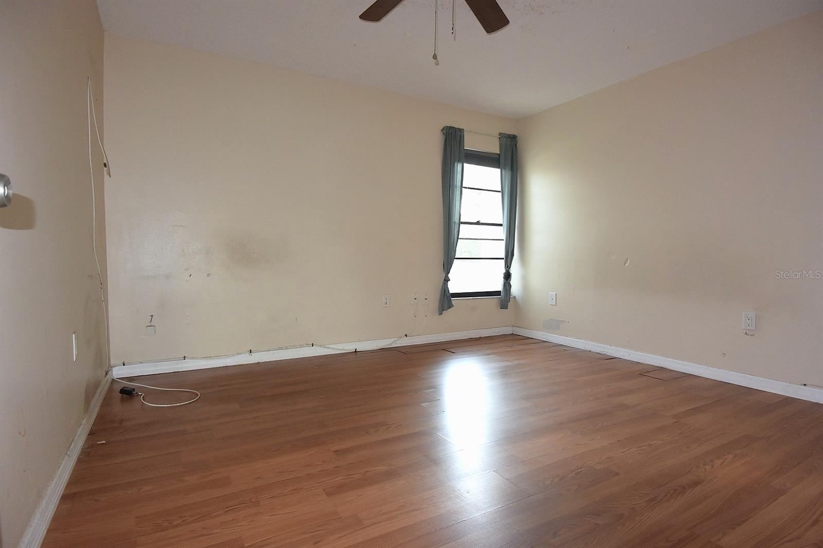 Image 25 of 34 For 5645 Hamilton Harbor Drive