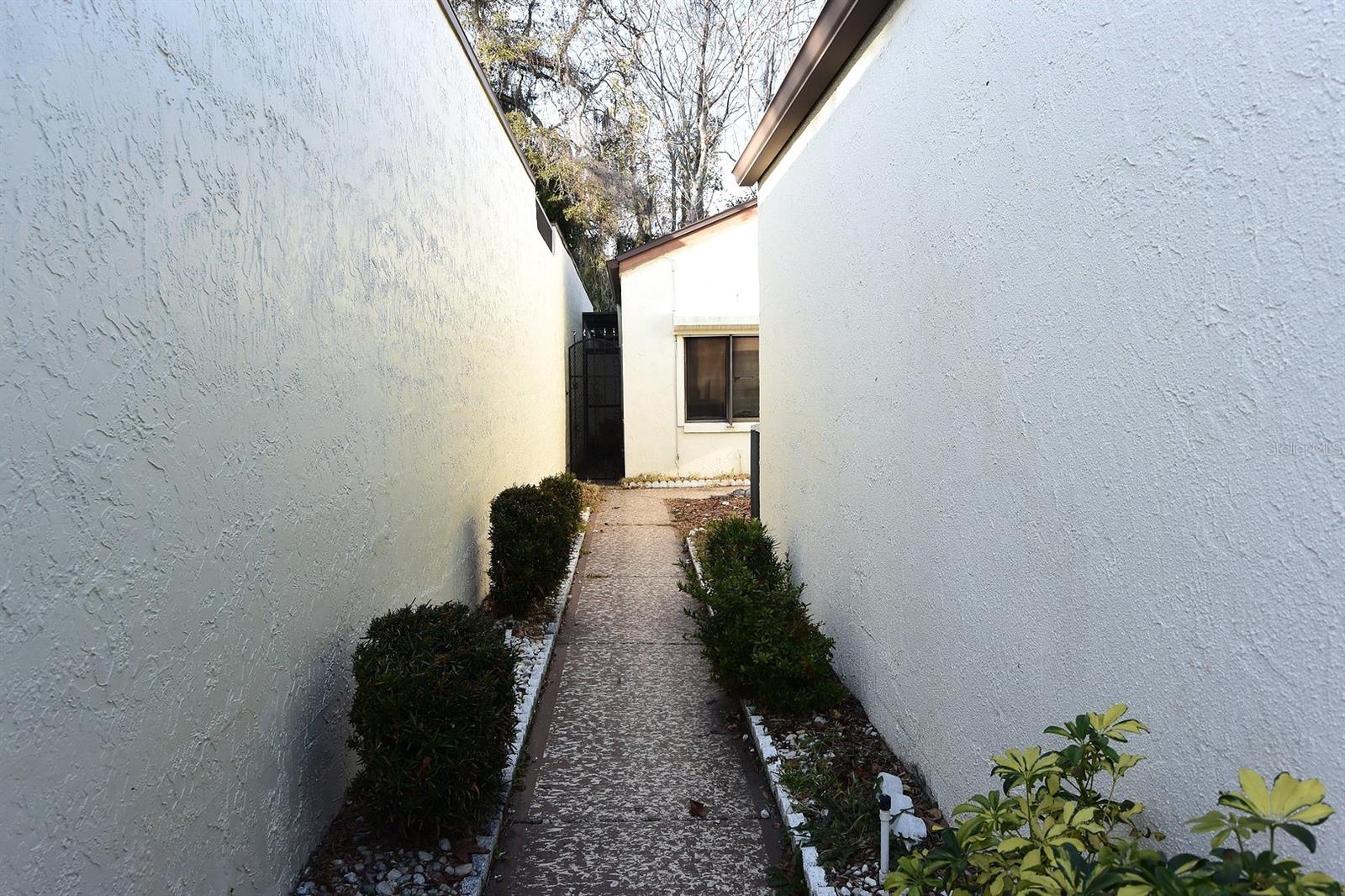 Image 4 of 34 For 5645 Hamilton Harbor Drive