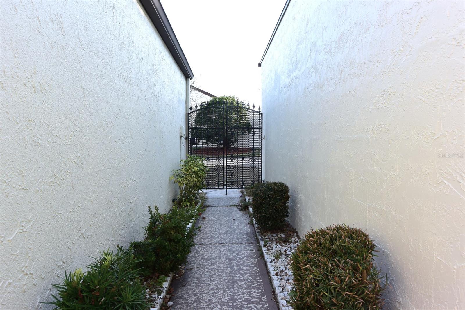 Image 5 of 34 For 5645 Hamilton Harbor Drive