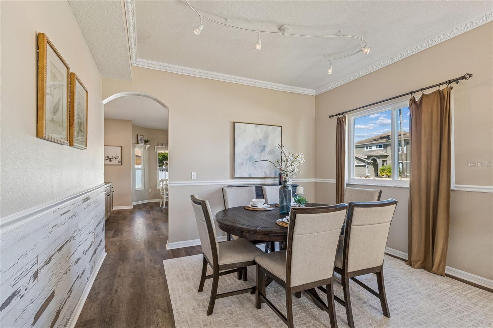 Listing photo id 15 for 1744 Mapleleaf Boulevard