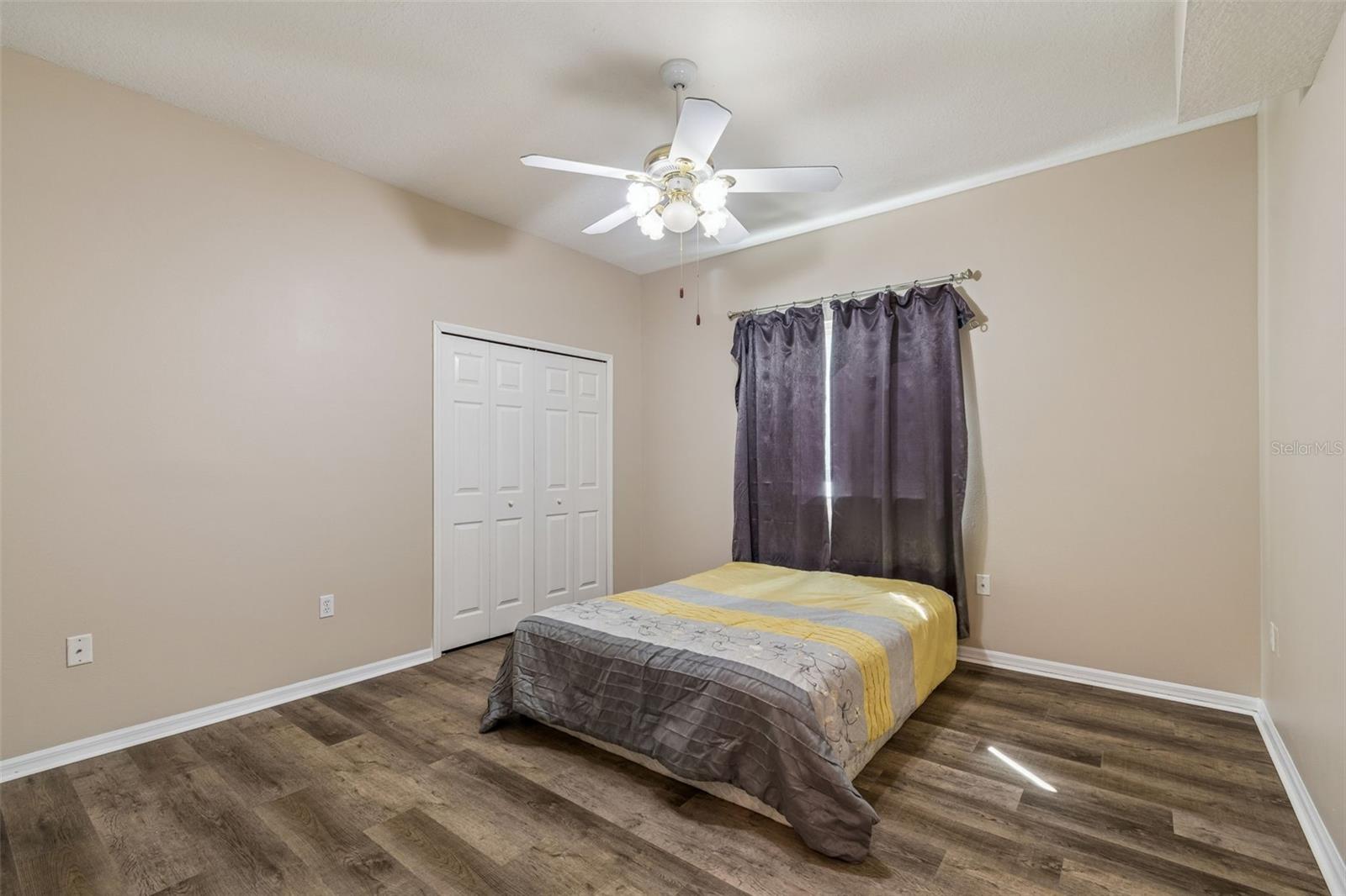 Listing photo id 22 for 1744 Mapleleaf Boulevard