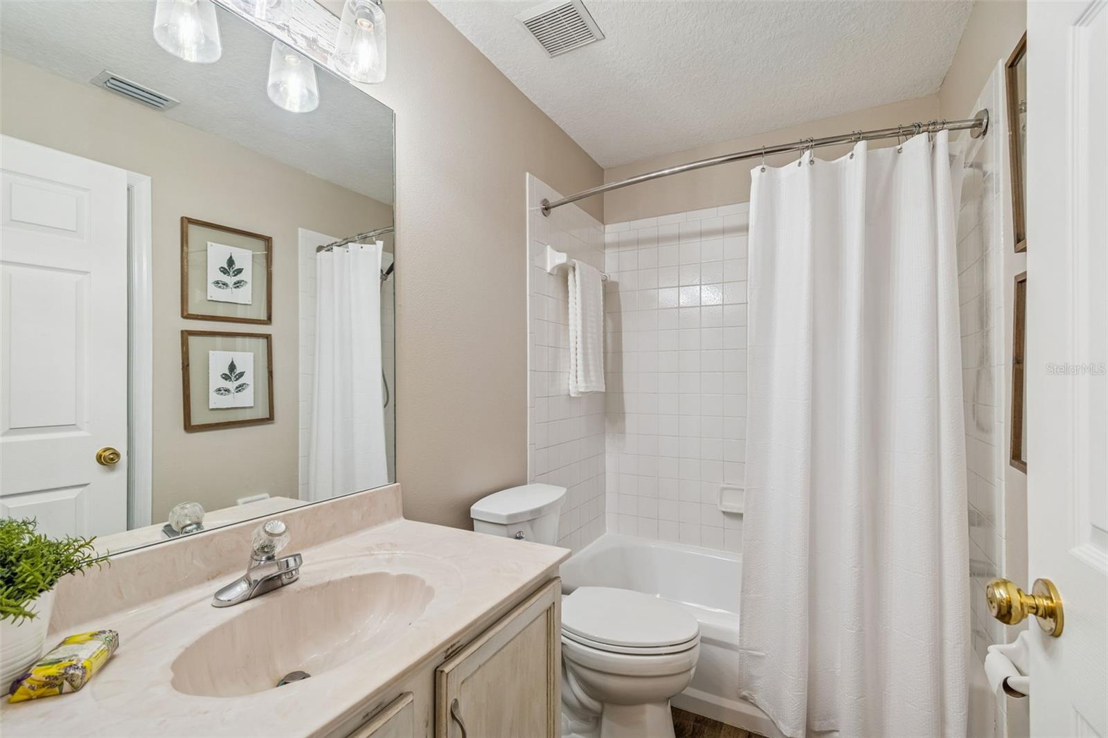 Listing photo id 24 for 1744 Mapleleaf Boulevard