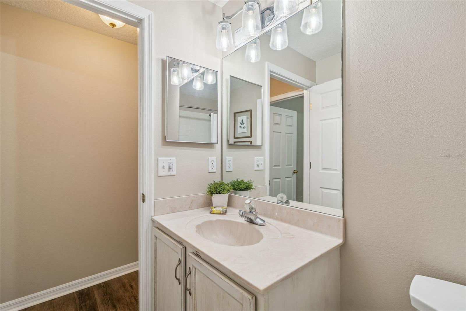 Listing photo id 25 for 1744 Mapleleaf Boulevard