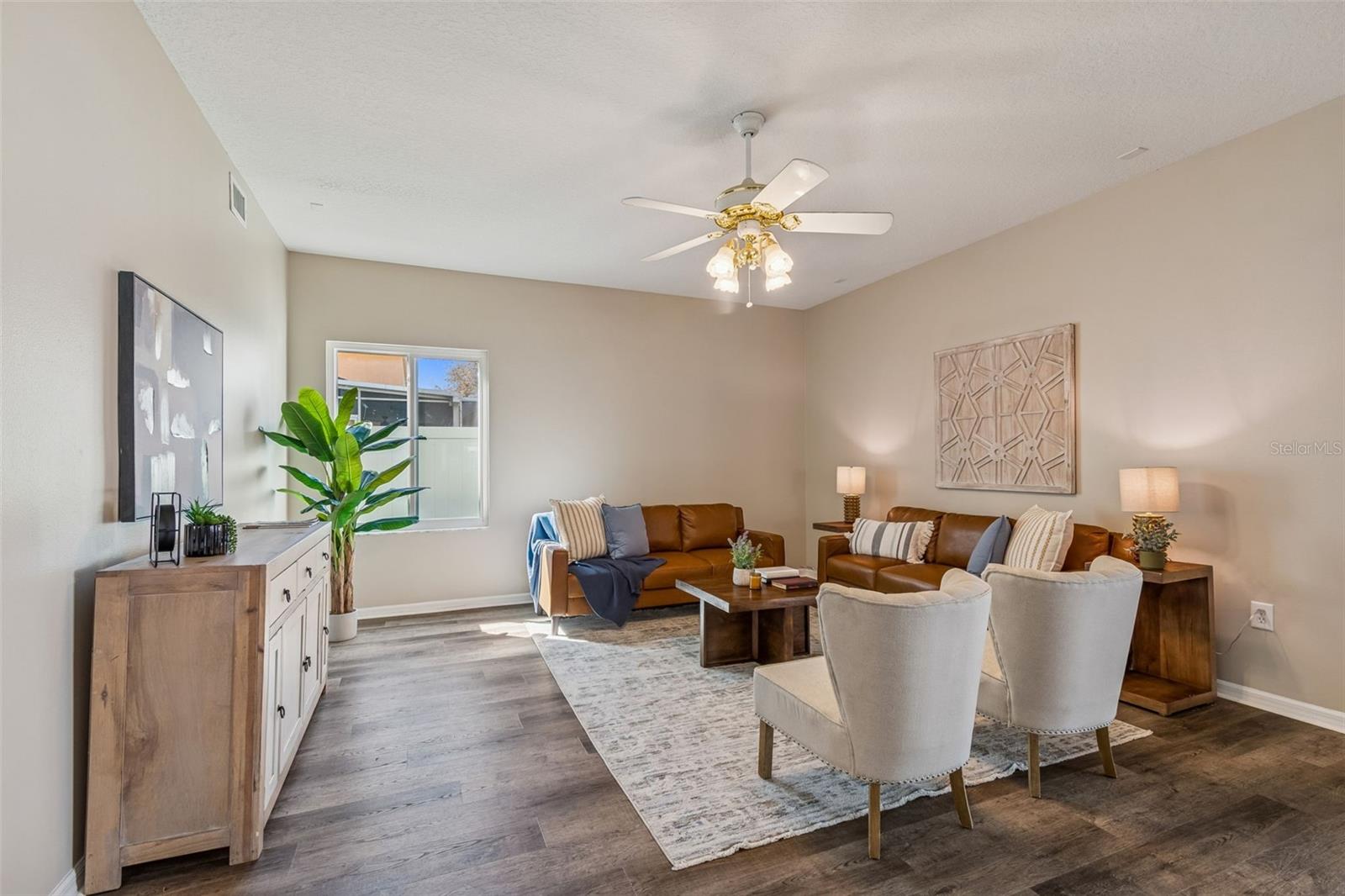 Listing photo id 26 for 1744 Mapleleaf Boulevard