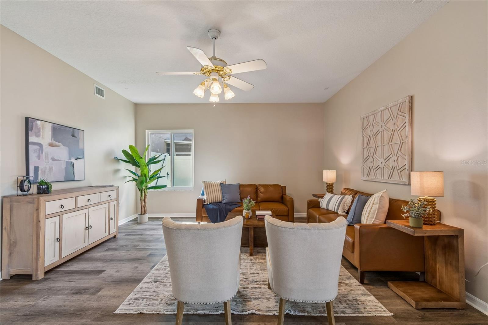 Listing photo id 27 for 1744 Mapleleaf Boulevard