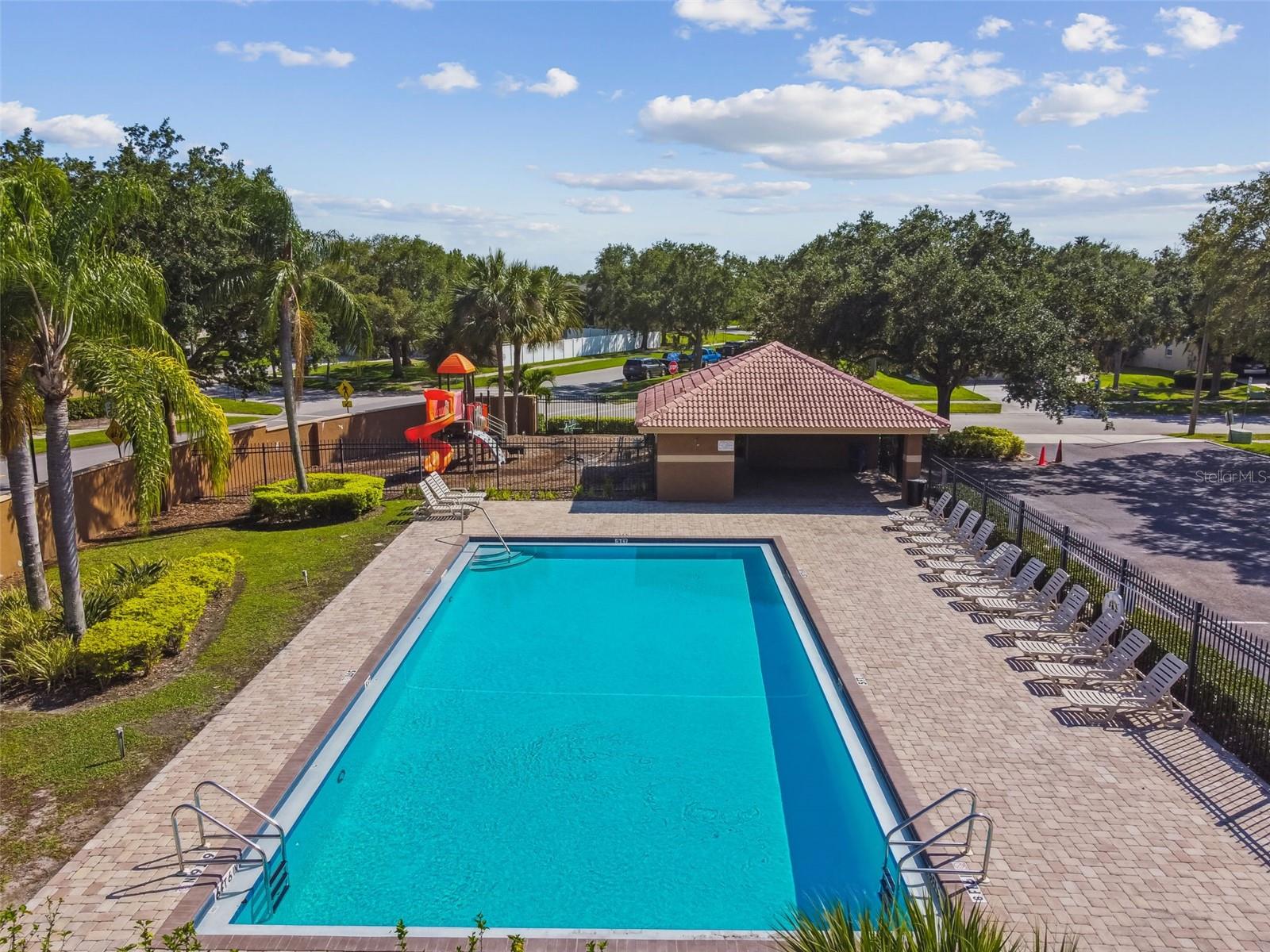 Listing photo id 1 for 1744 Mapleleaf Boulevard