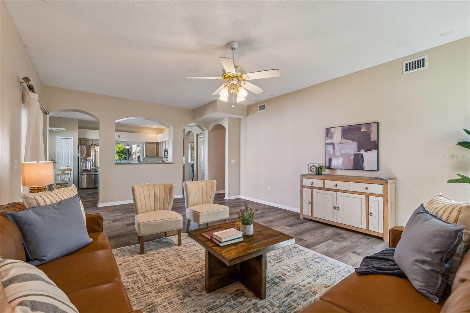 Listing photo id 28 for 1744 Mapleleaf Boulevard