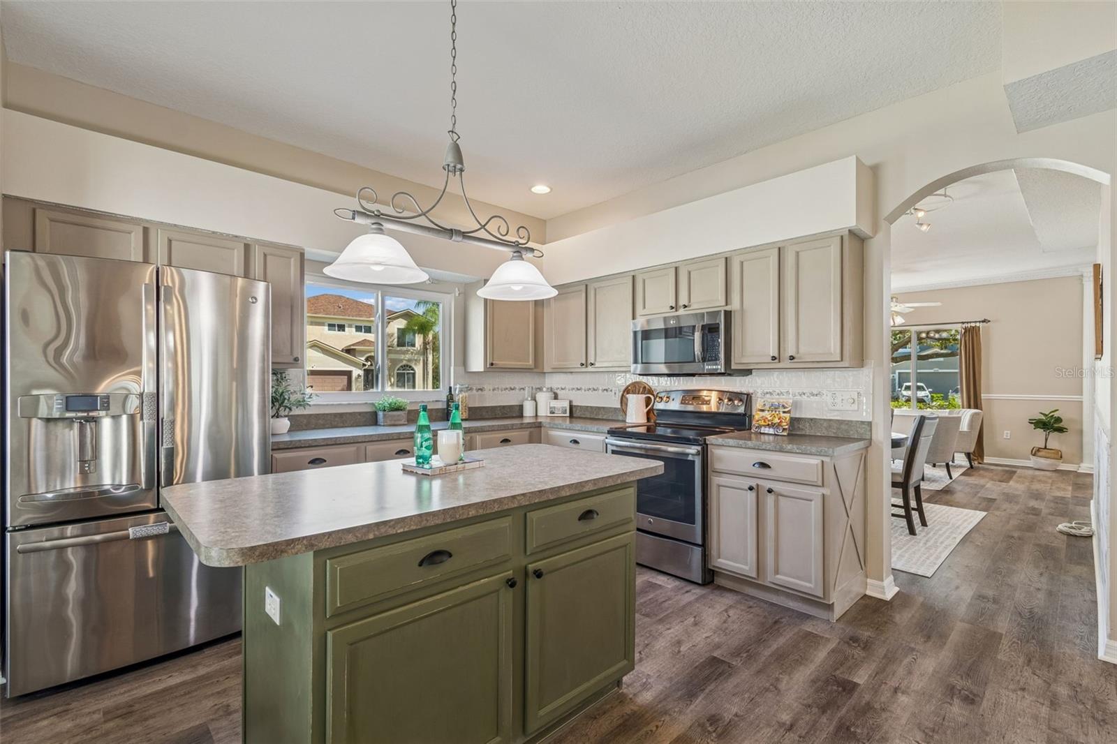 Listing photo id 39 for 1744 Mapleleaf Boulevard