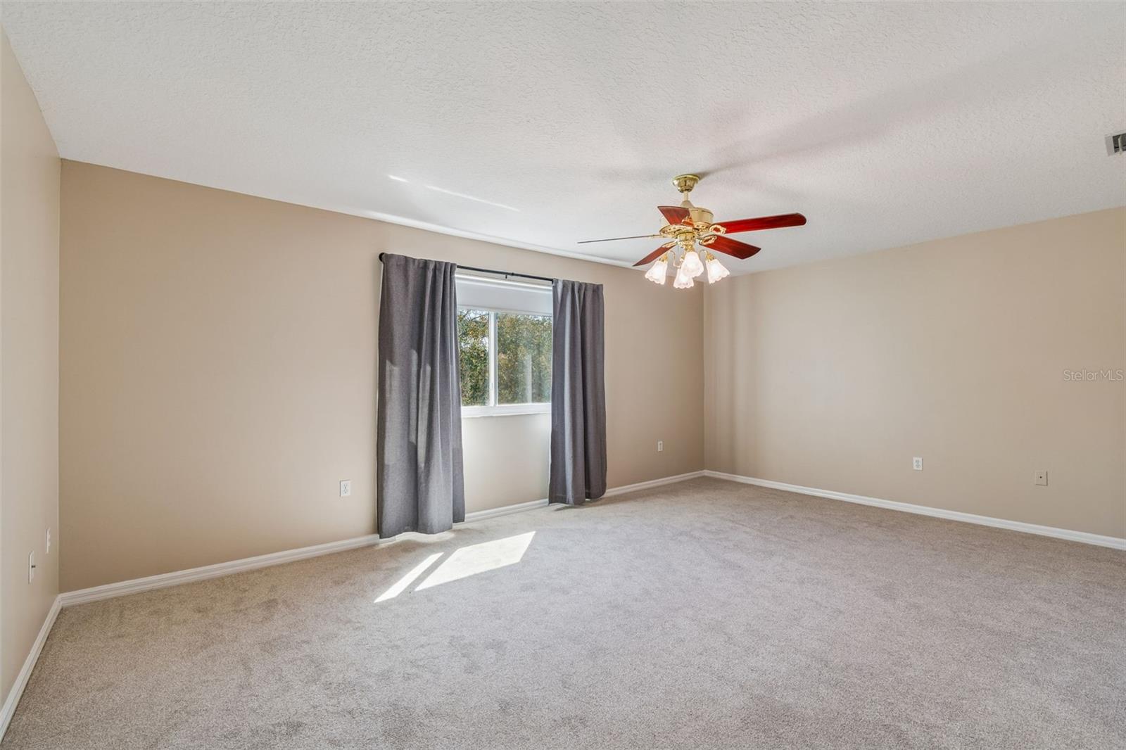 Listing photo id 46 for 1744 Mapleleaf Boulevard