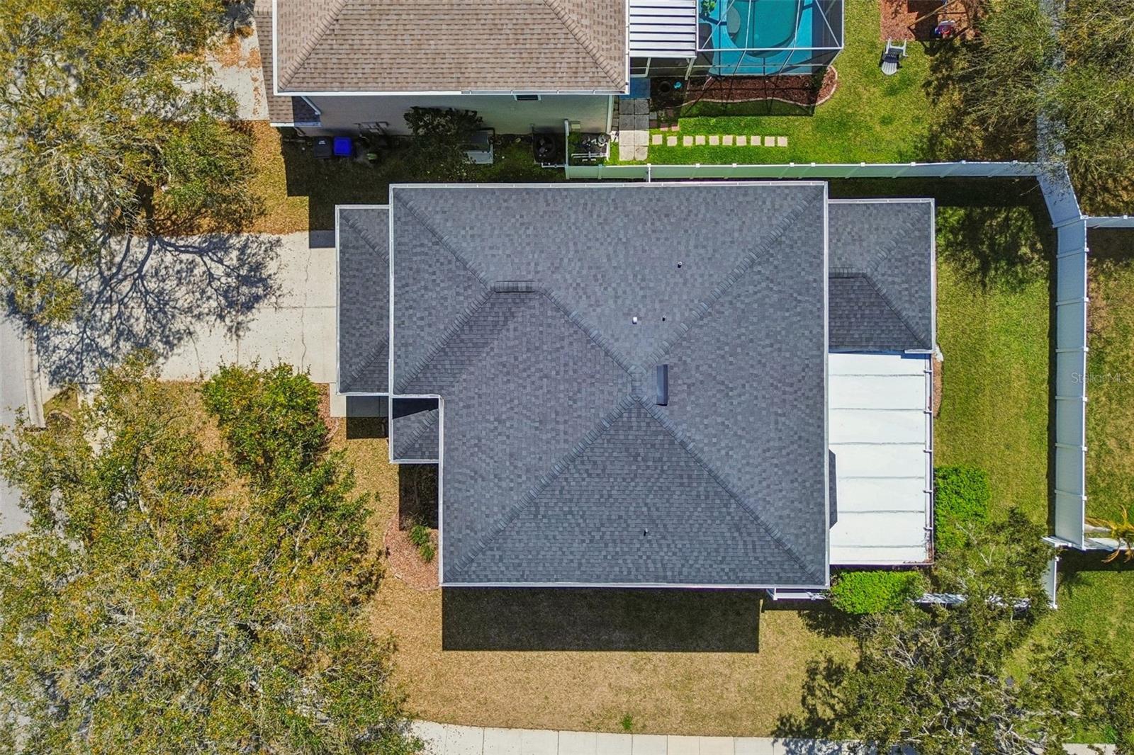 Listing photo id 3 for 1744 Mapleleaf Boulevard