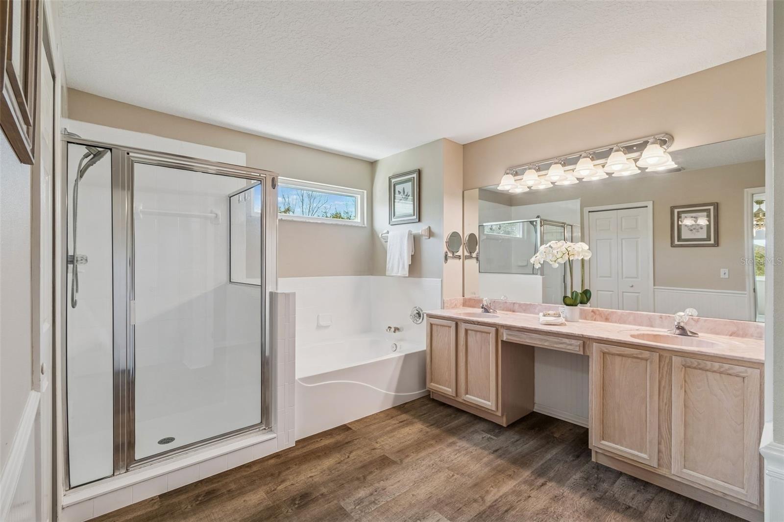 Listing photo id 49 for 1744 Mapleleaf Boulevard