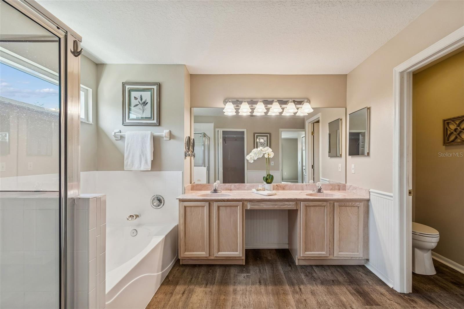 Listing photo id 50 for 1744 Mapleleaf Boulevard