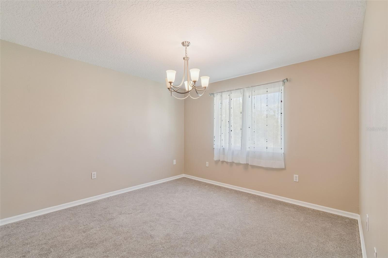 Listing photo id 54 for 1744 Mapleleaf Boulevard