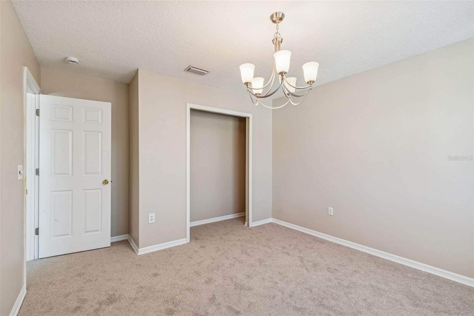 Listing photo id 55 for 1744 Mapleleaf Boulevard