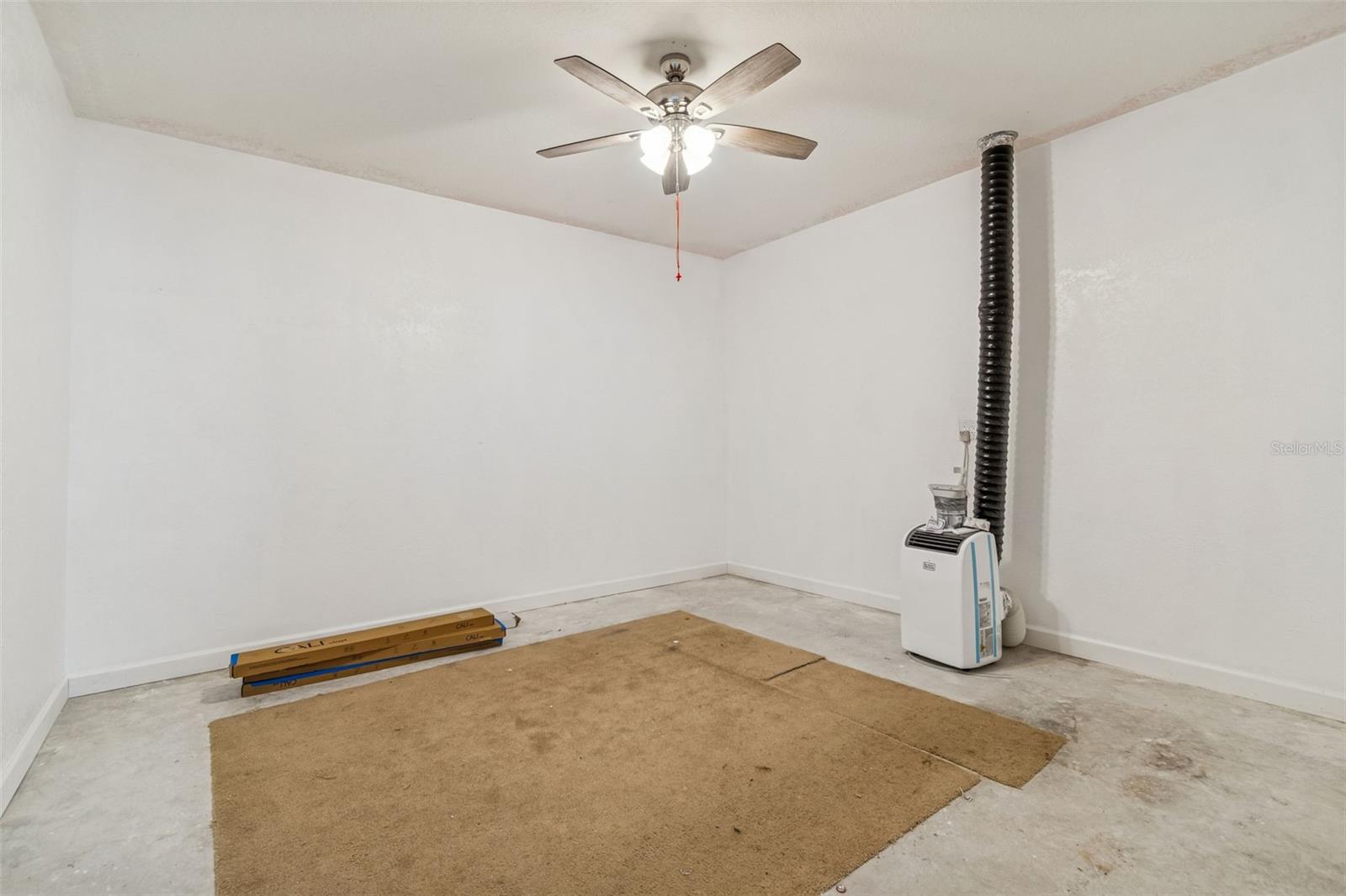 Listing photo id 67 for 1744 Mapleleaf Boulevard