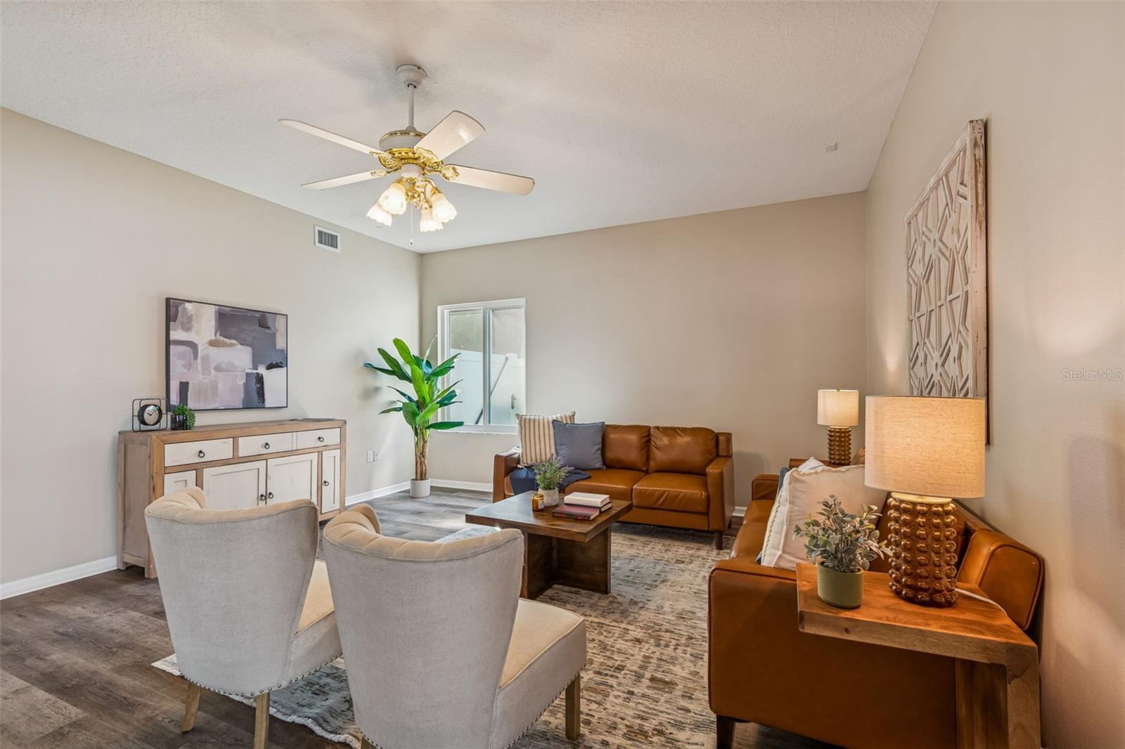 Listing photo id 5 for 1744 Mapleleaf Boulevard