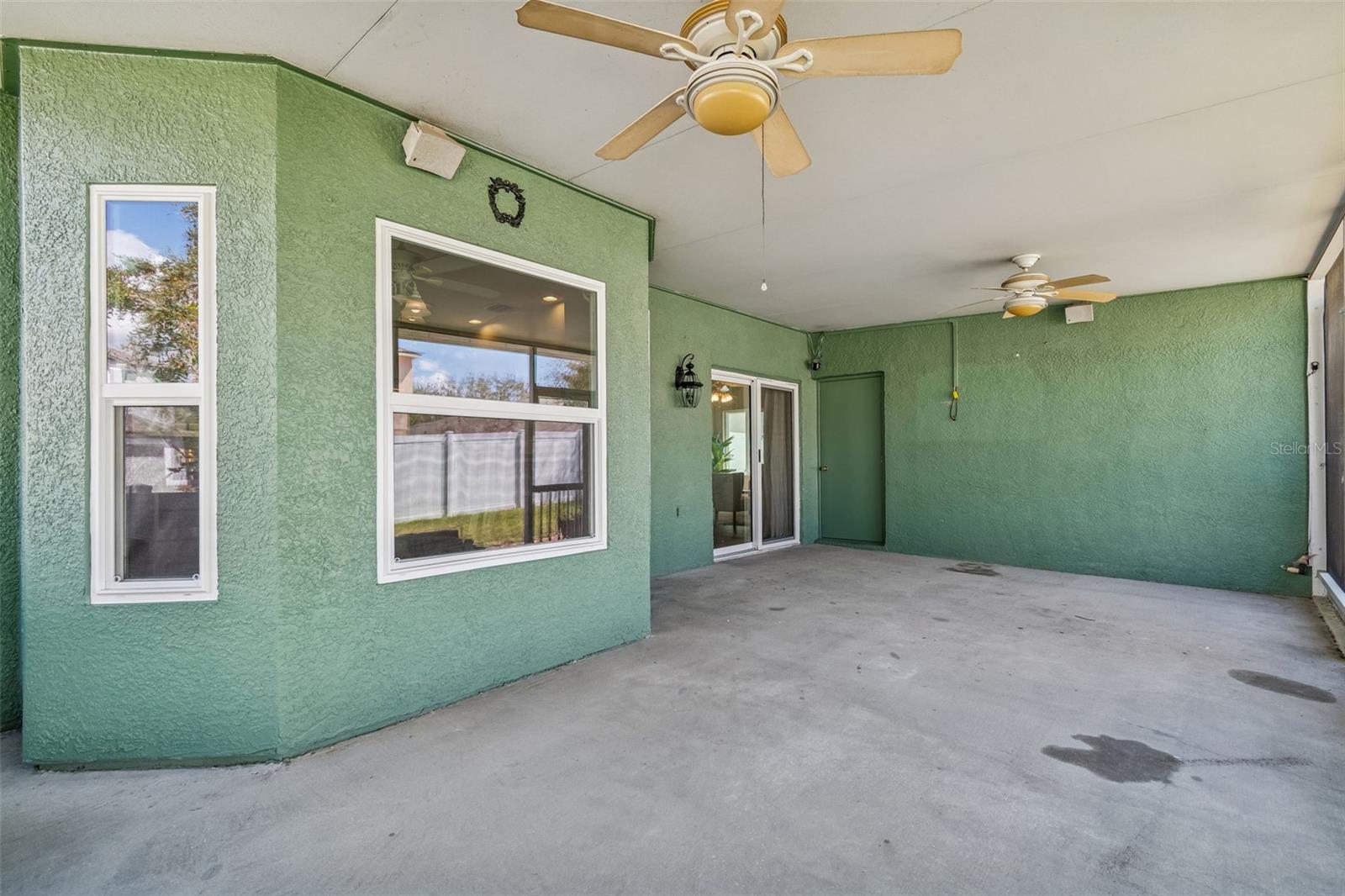 Listing photo id 70 for 1744 Mapleleaf Boulevard