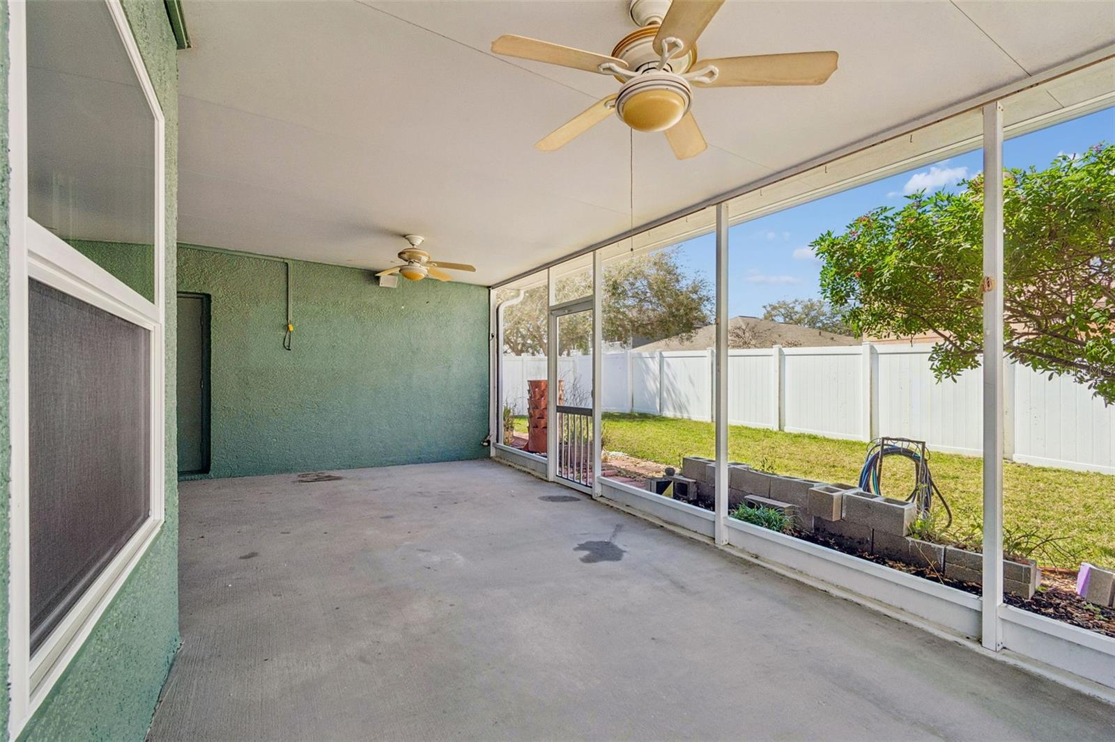 Listing photo id 71 for 1744 Mapleleaf Boulevard