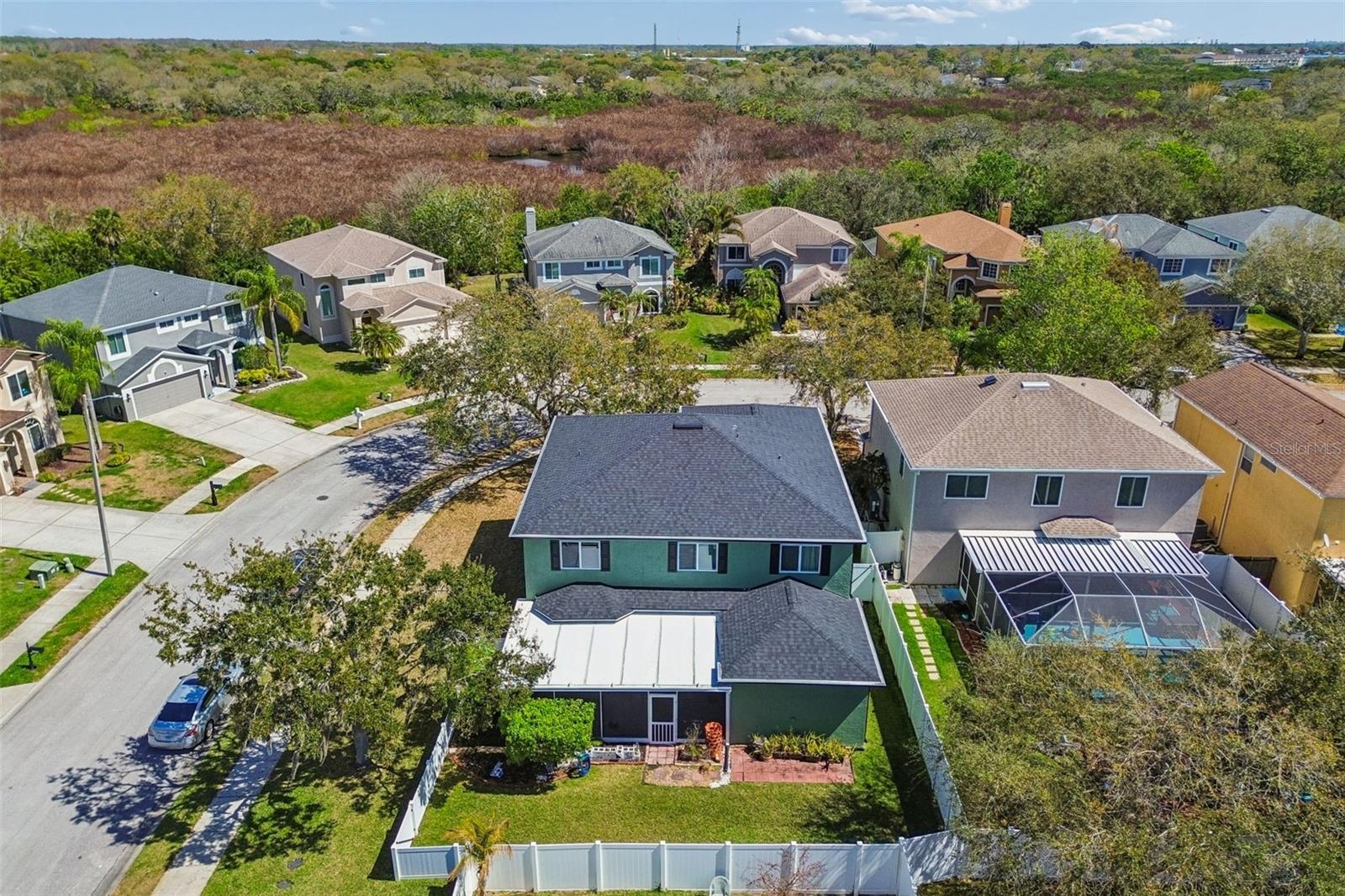 Listing photo id 79 for 1744 Mapleleaf Boulevard