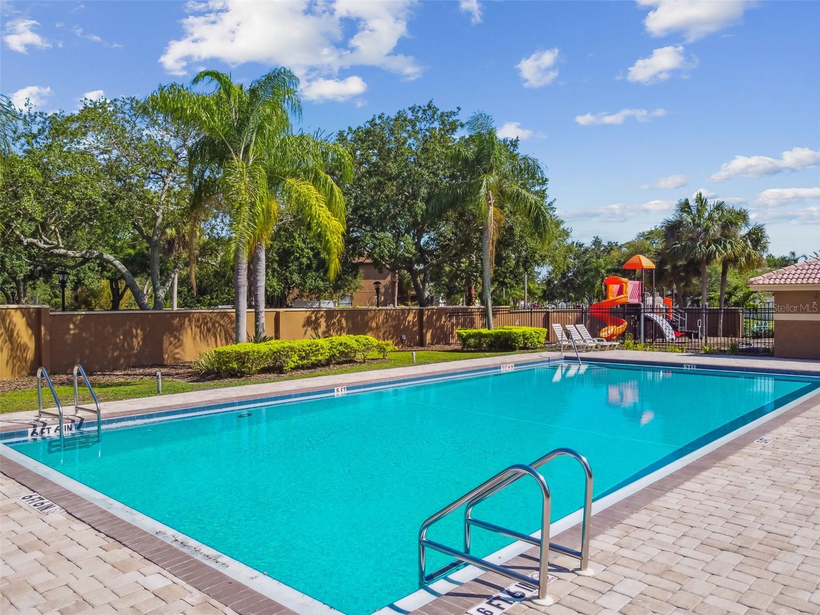 Listing photo id 83 for 1744 Mapleleaf Boulevard