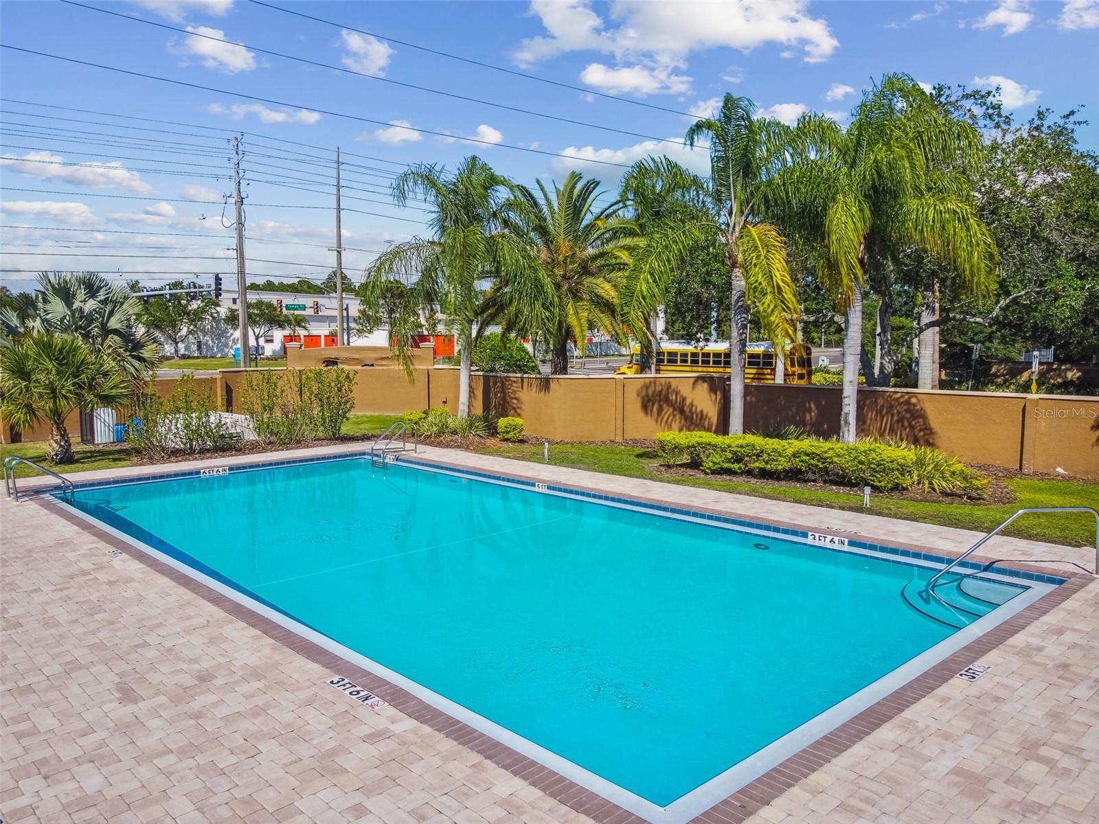 Listing photo id 85 for 1744 Mapleleaf Boulevard