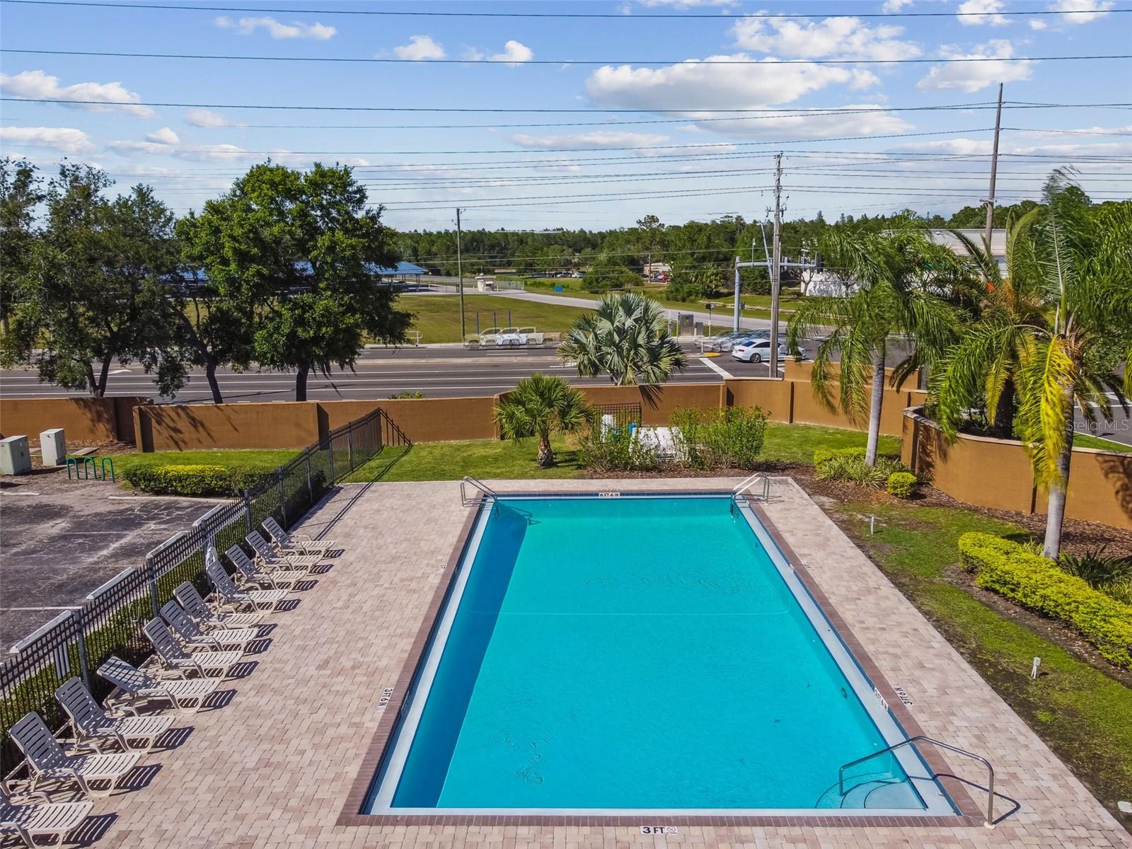 Listing photo id 86 for 1744 Mapleleaf Boulevard