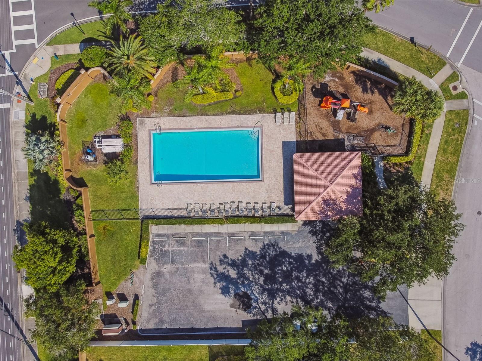 Listing photo id 88 for 1744 Mapleleaf Boulevard