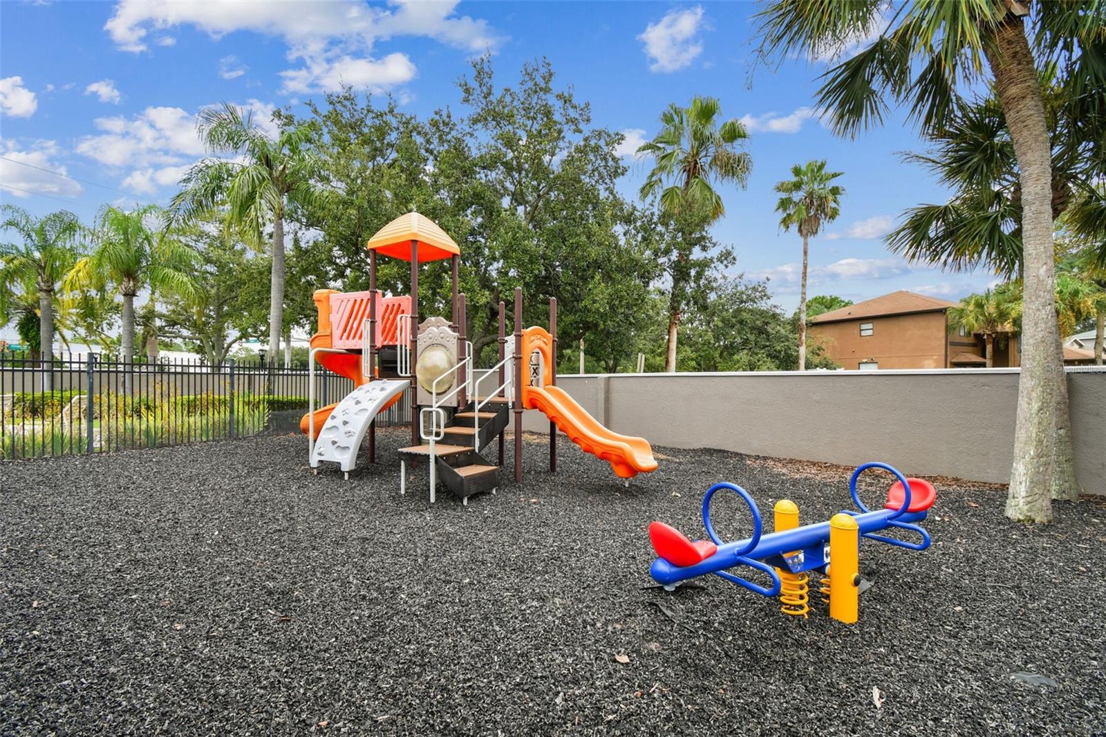 Listing photo id 90 for 1744 Mapleleaf Boulevard