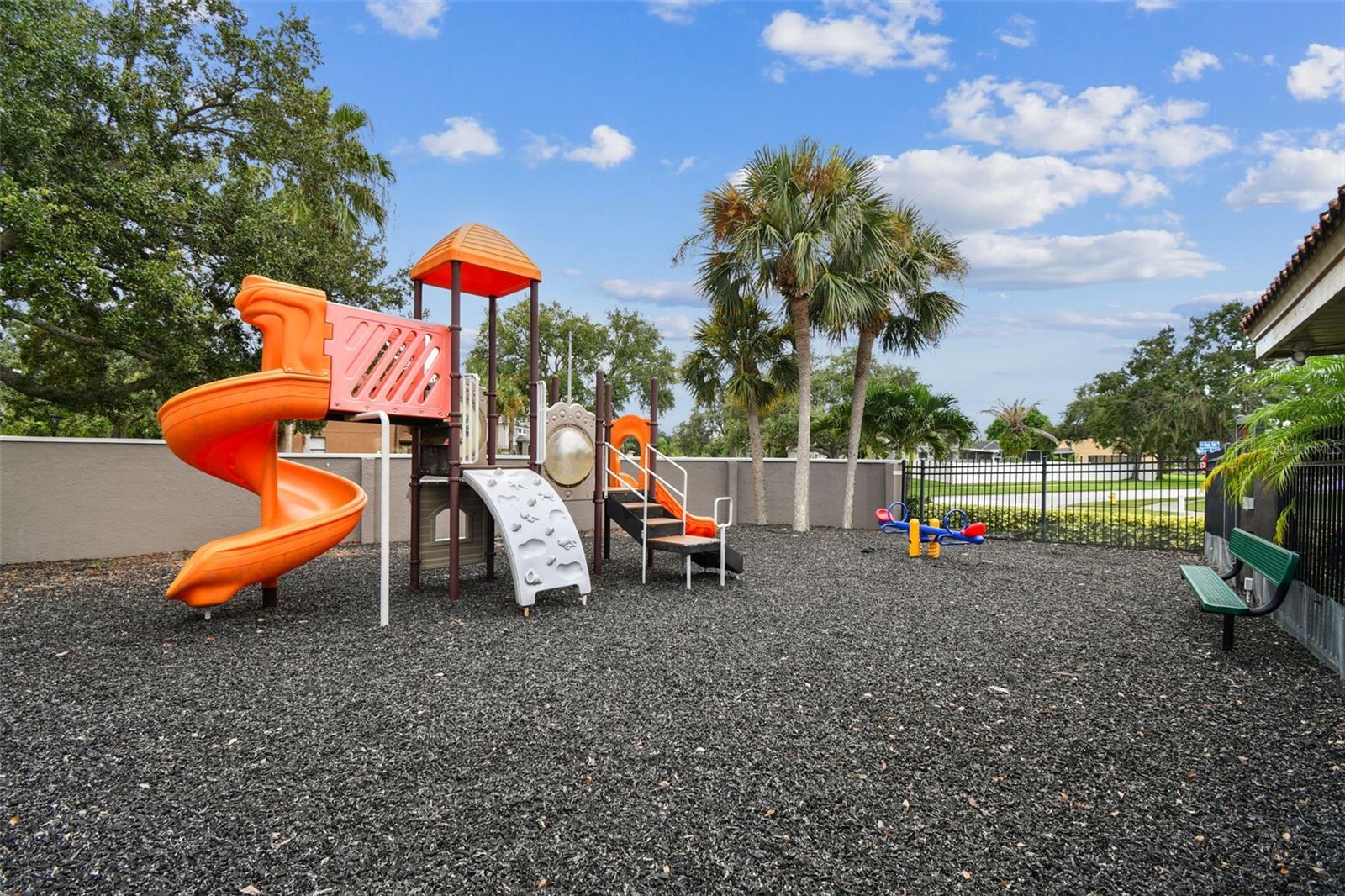 Listing photo id 91 for 1744 Mapleleaf Boulevard