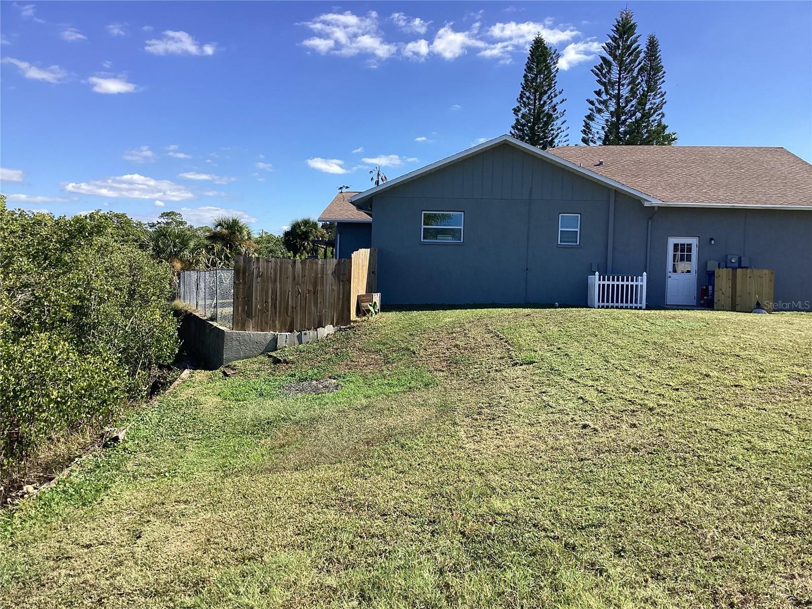 Image 11 of 82 For 6426 Drake Court