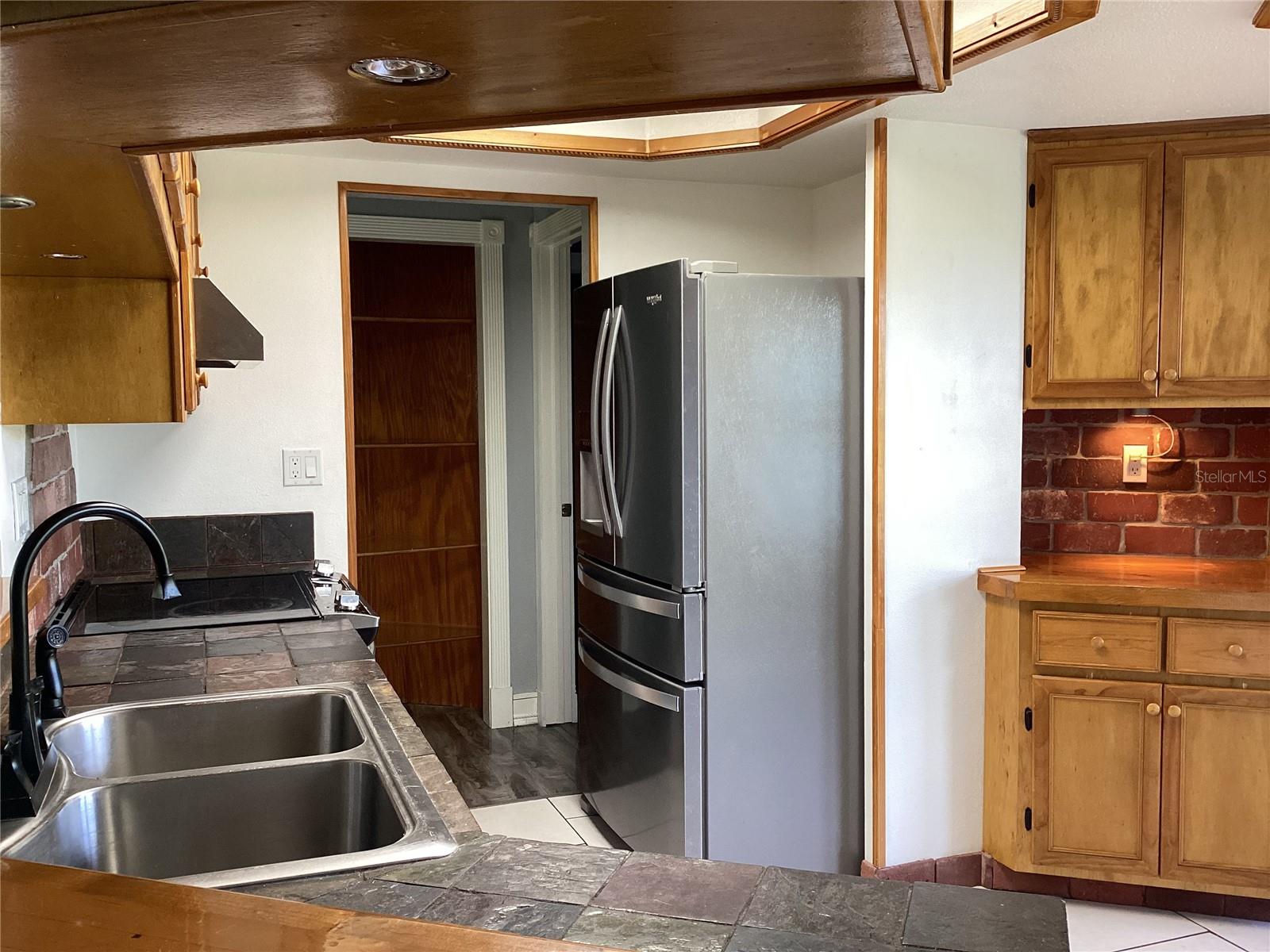 Image 15 of 82 For 6426 Drake Court