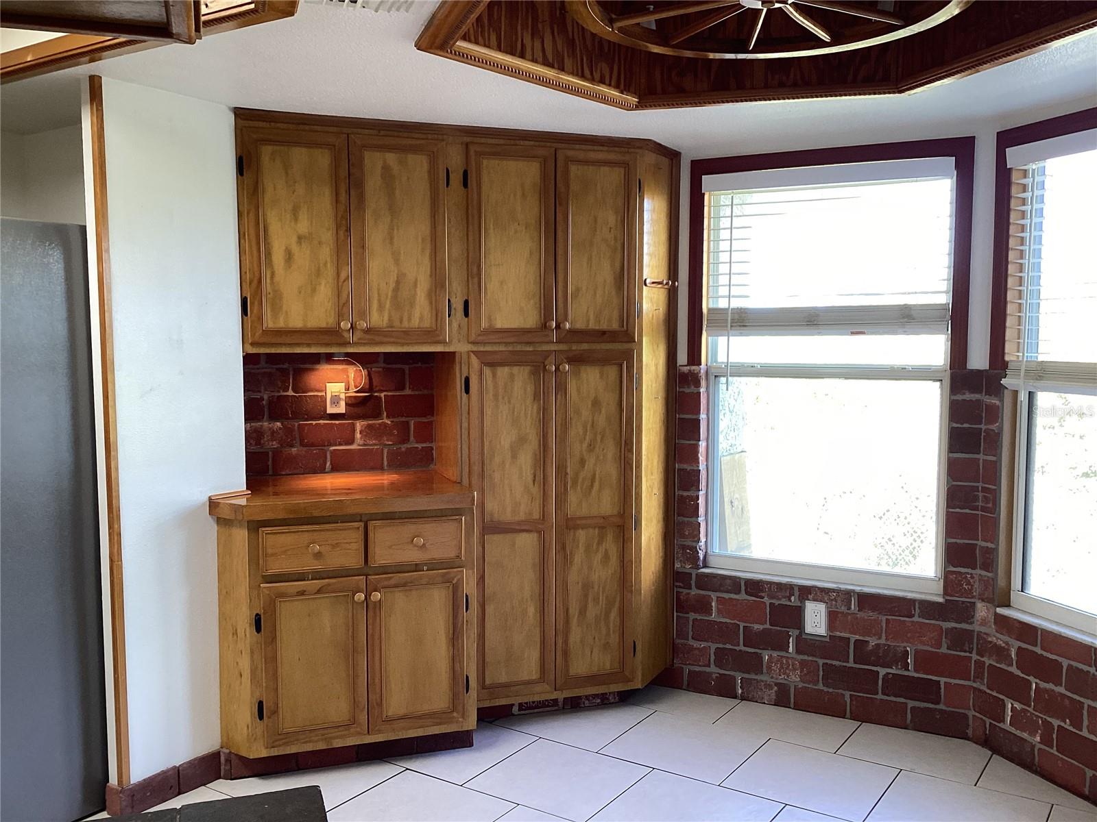 Image 16 of 82 For 6426 Drake Court