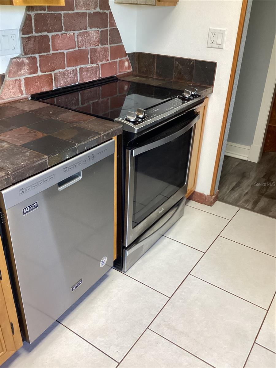 Image 20 of 82 For 6426 Drake Court