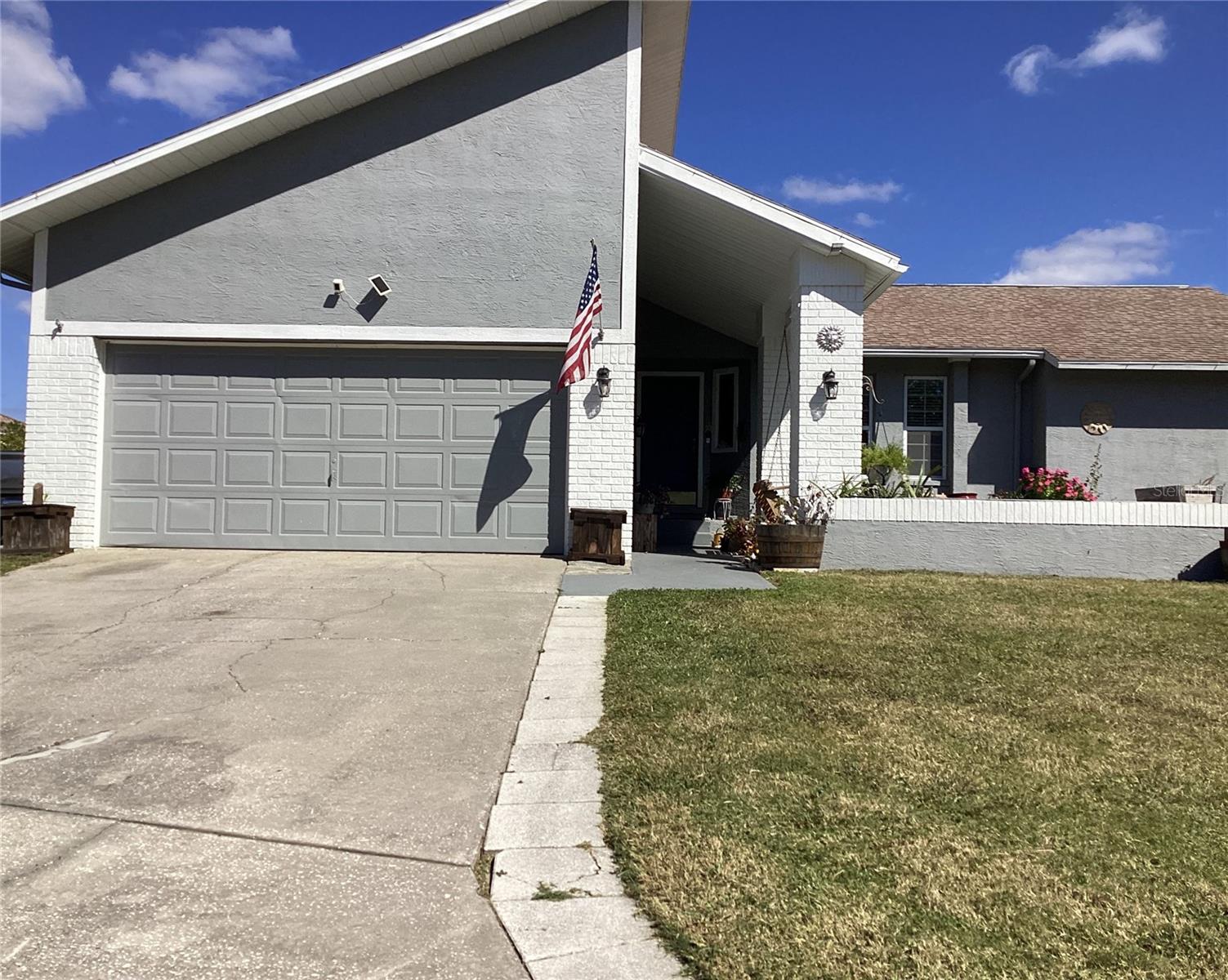 Image 3 of 82 For 6426 Drake Court