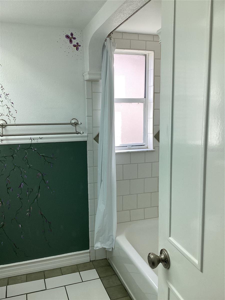 Image 43 of 82 For 6426 Drake Court