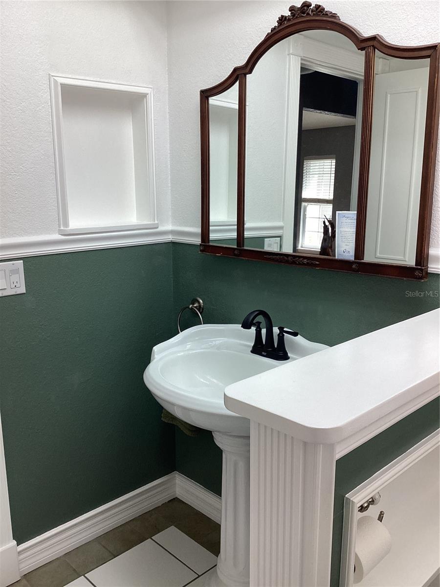 Image 46 of 82 For 6426 Drake Court