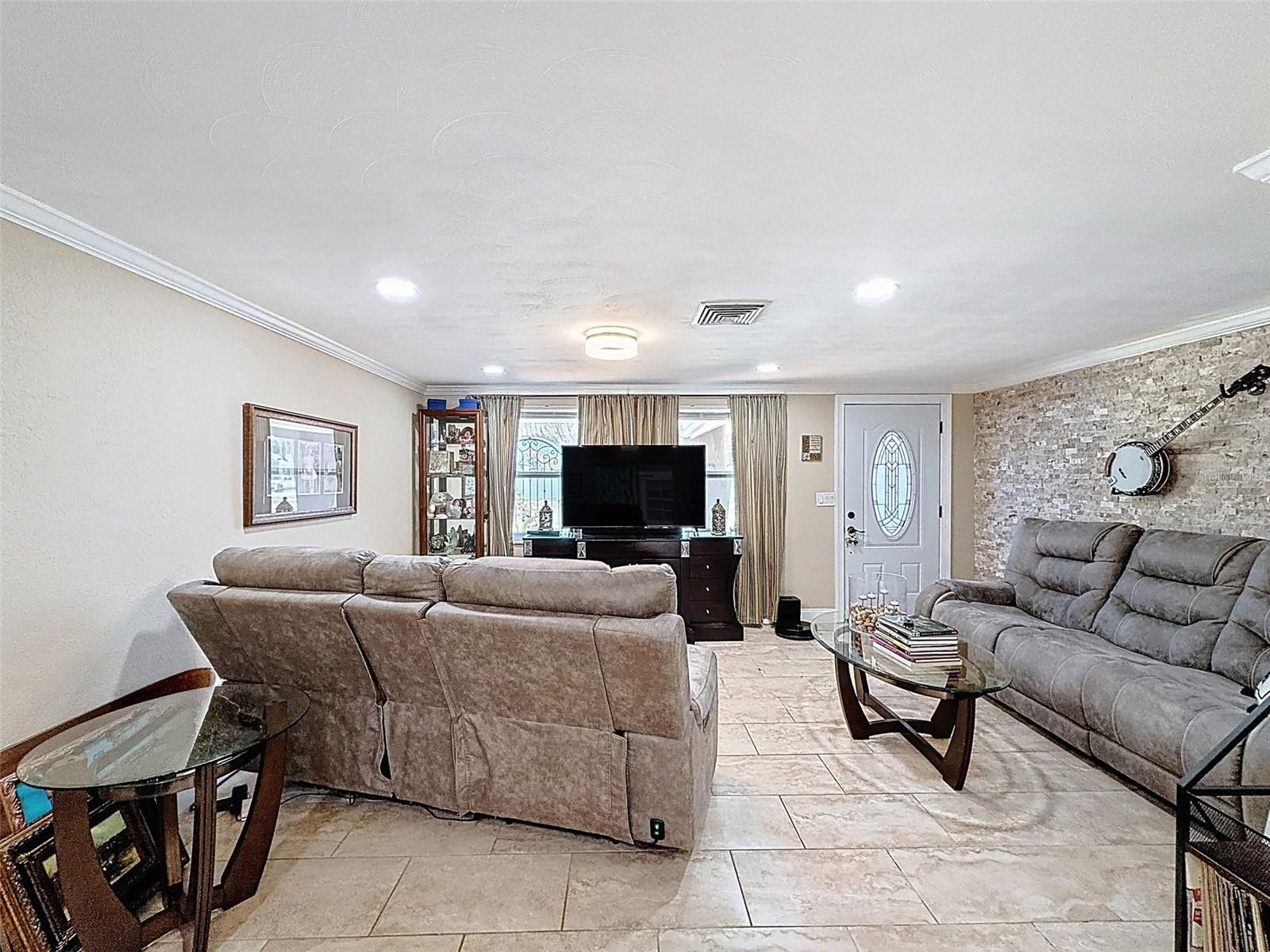 Image 36 of 53 For 3533 Madison Street