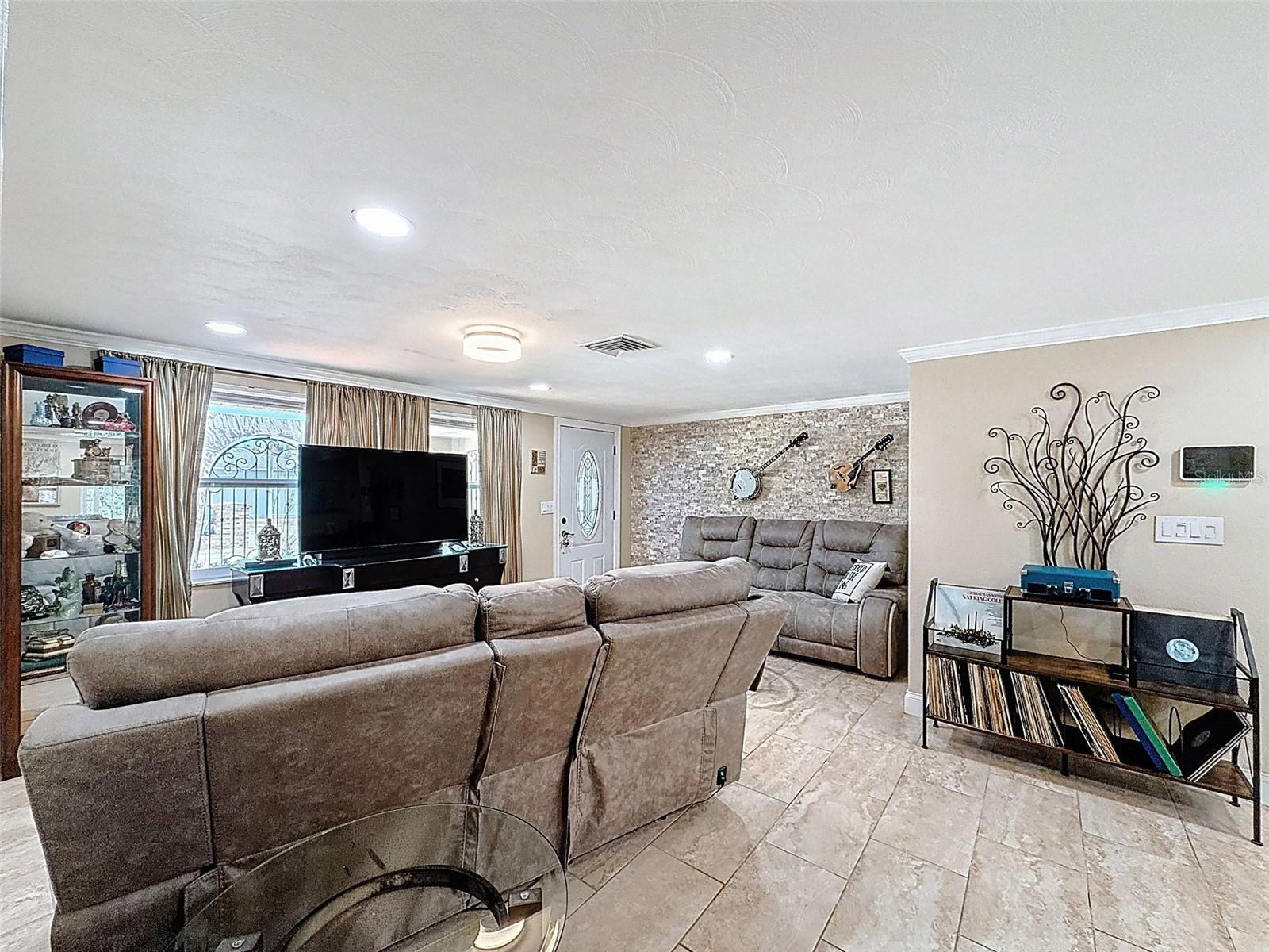 Image 37 of 53 For 3533 Madison Street