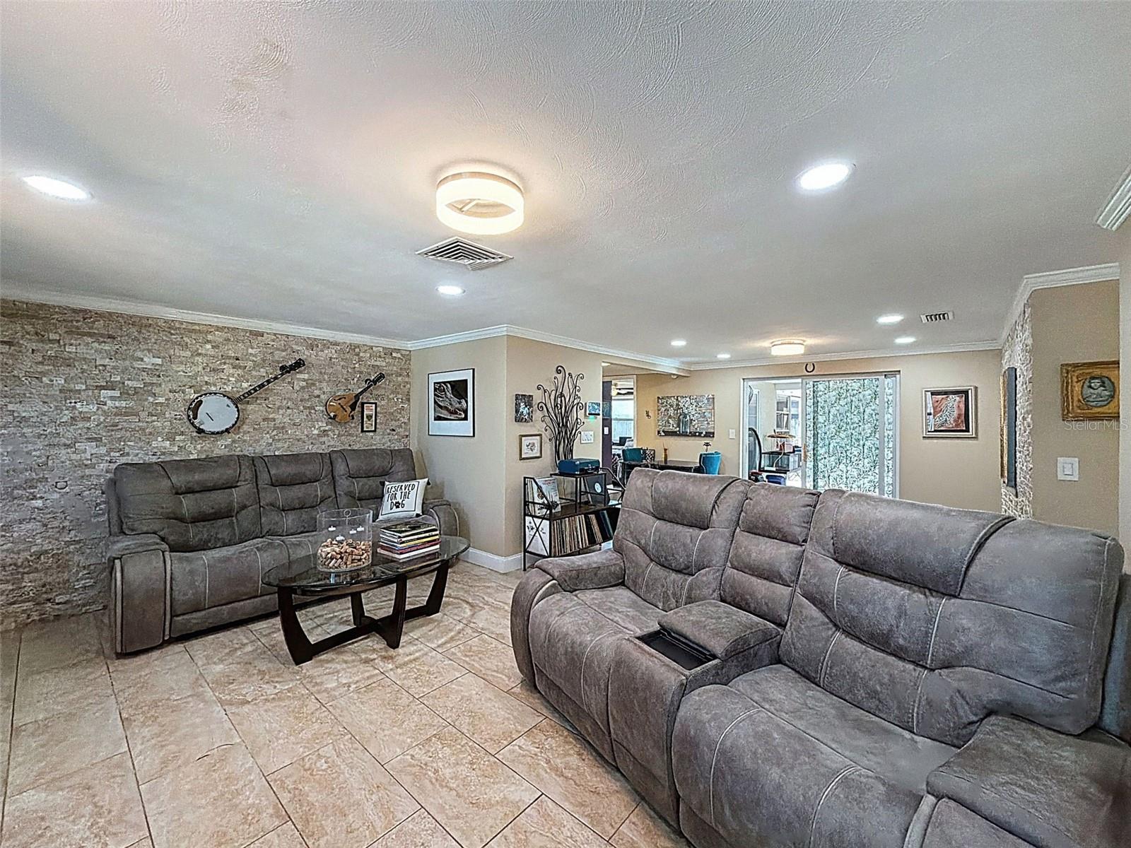 Image 4 of 53 For 3533 Madison Street