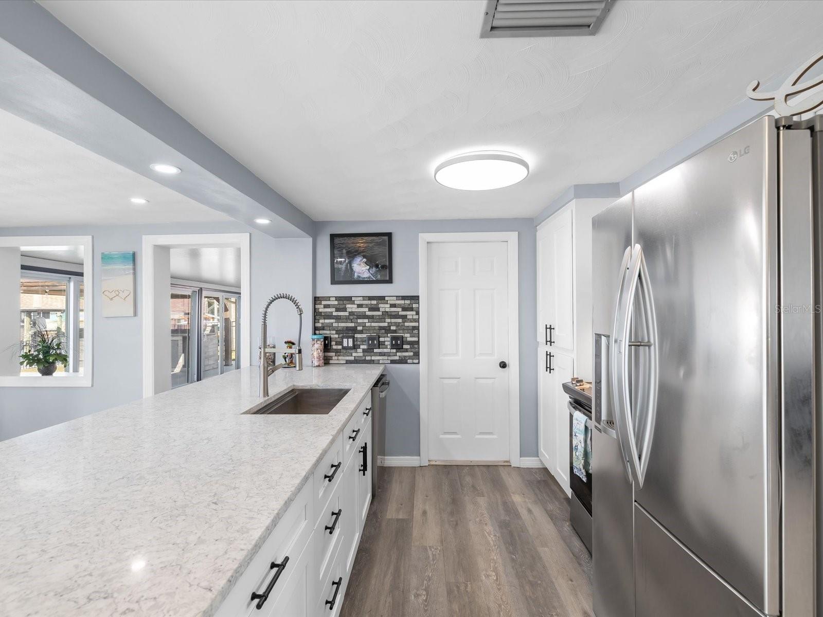 Listing photo id 8 for 12809 4th Isle