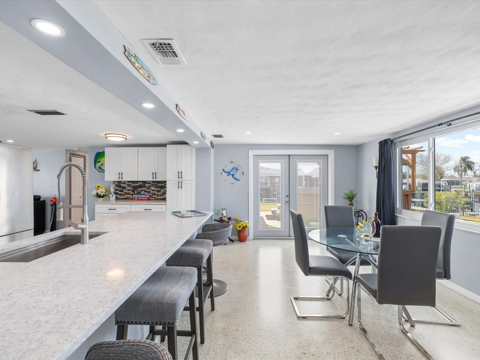 Listing photo id 12 for 12809 4th Isle