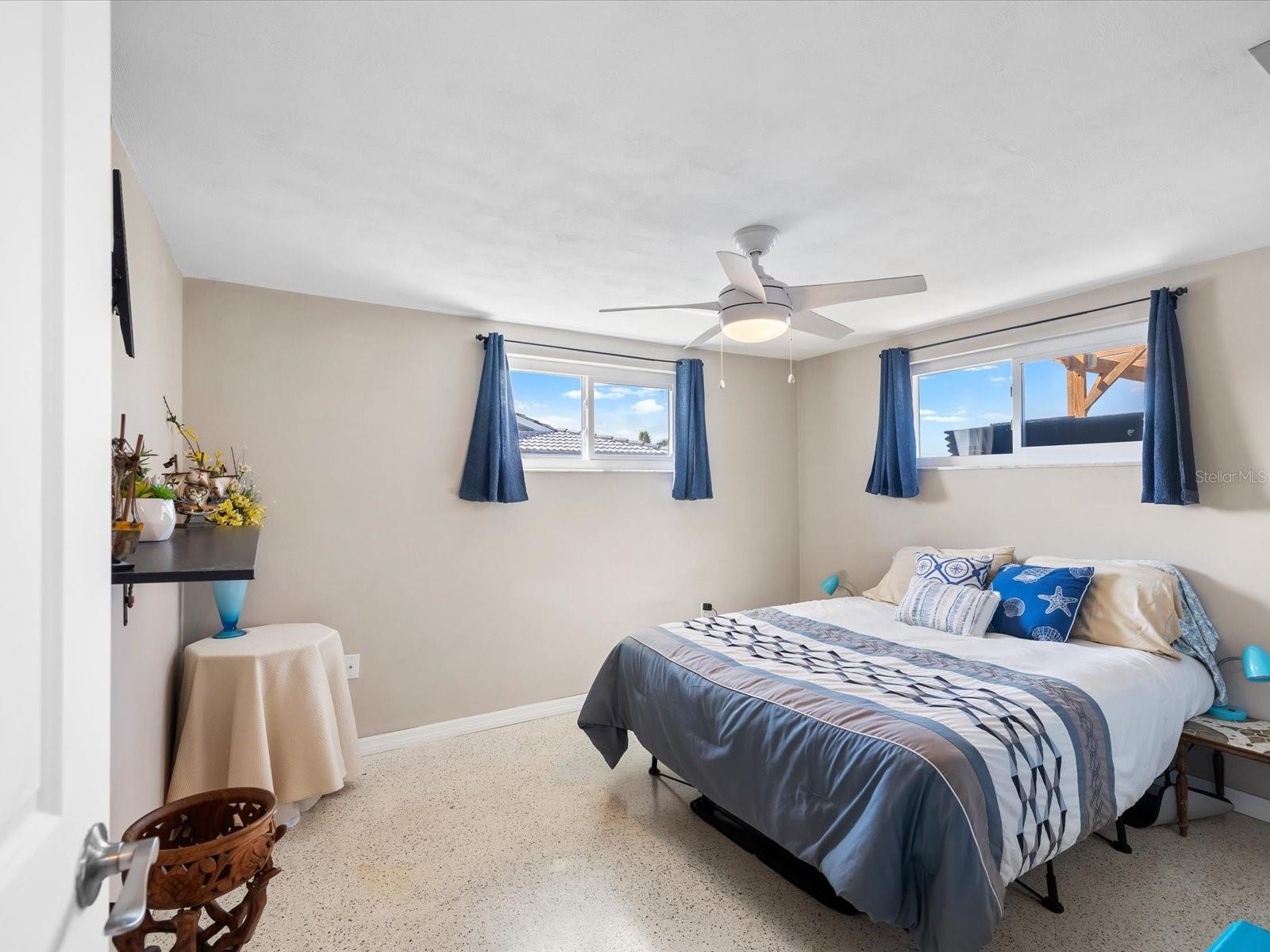 Listing photo id 25 for 12809 4th Isle