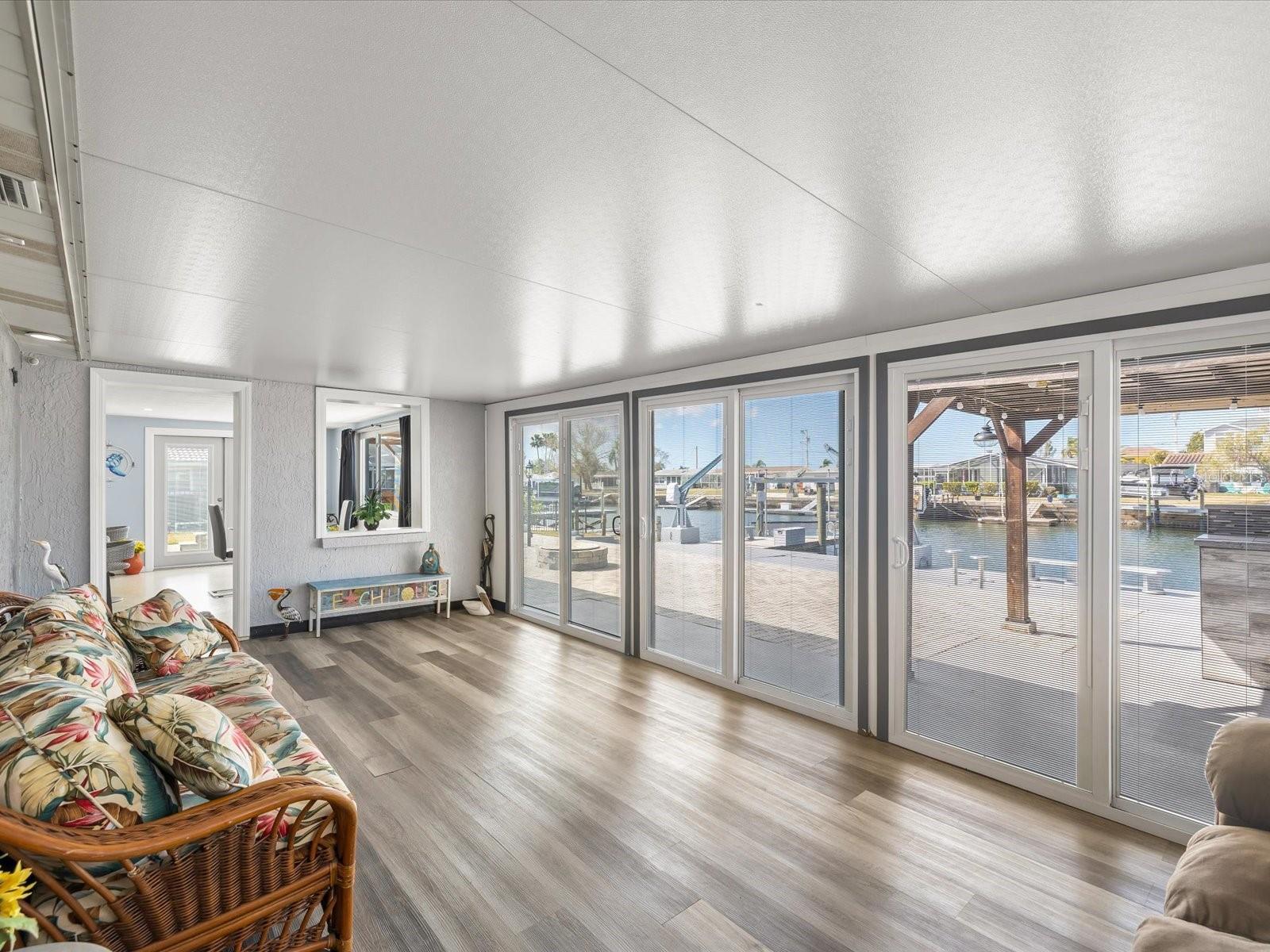 Listing photo id 2 for 12809 4th Isle