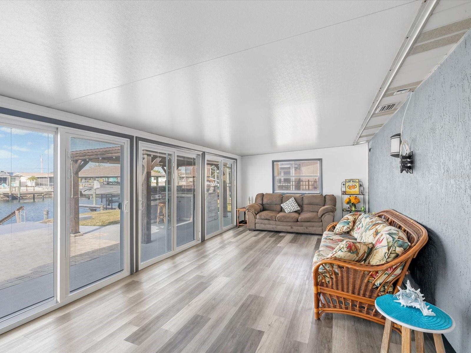 Listing photo id 3 for 12809 4th Isle