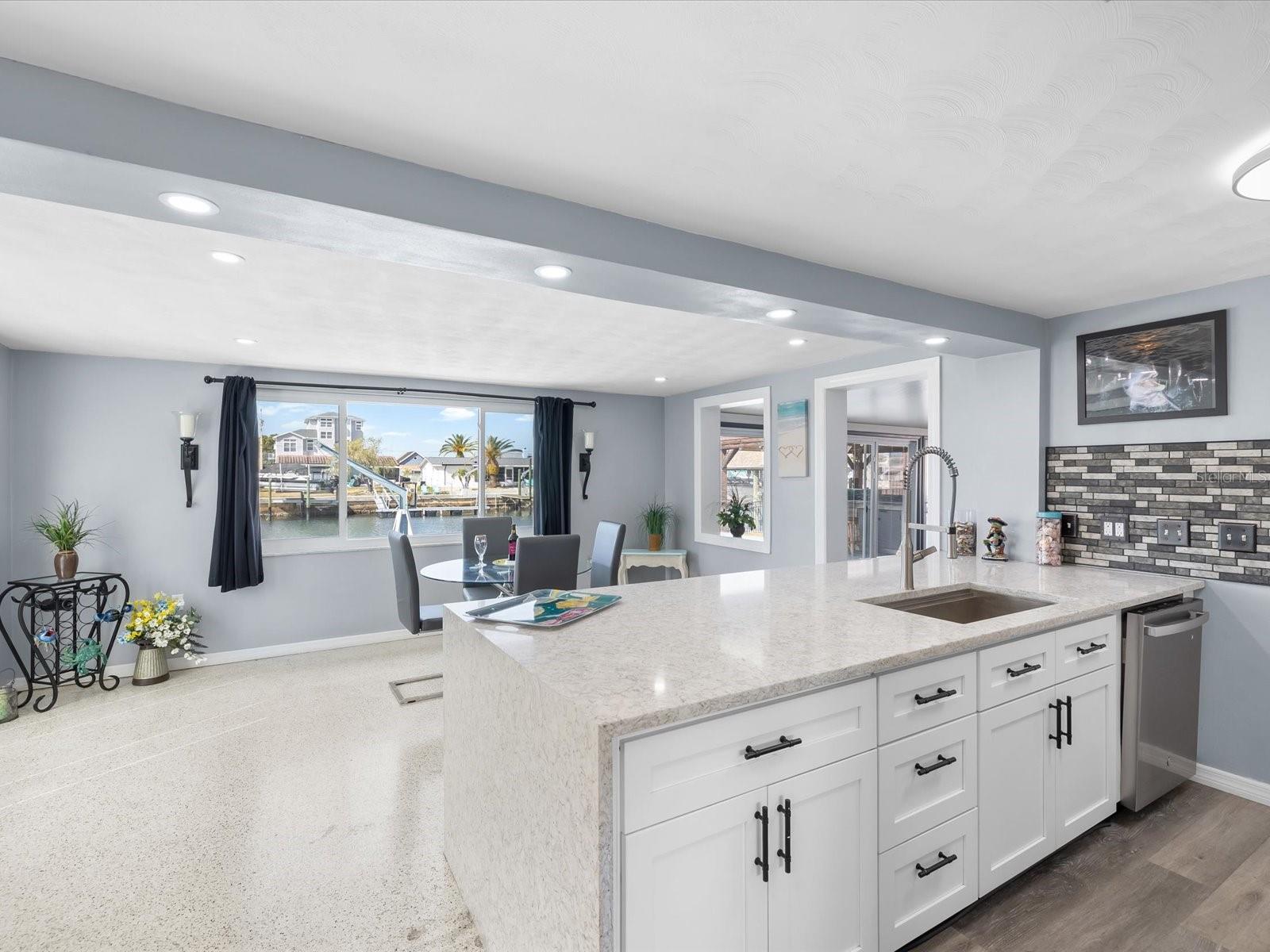 Listing photo id 4 for 12809 4th Isle