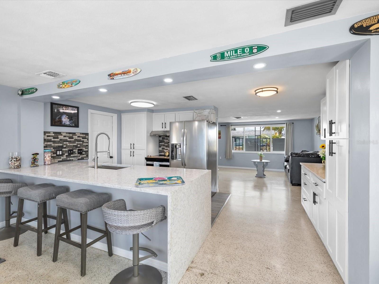 Listing photo id 5 for 12809 4th Isle